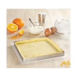 Carré perforé L. 8 cm de L'école Valrhona par De Buyer