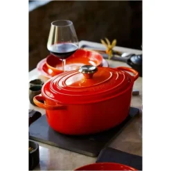 Cocotte en Fonte Ovale 27 cm Volcanique Le Creuset Signature
