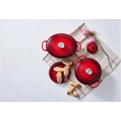 Cocotte en Fonte Ovale 29 cm Cerise Le Creuset Signature