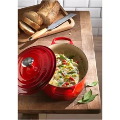 Cocotte en Fonte Ovale 31 cm Cerise Le Creuset Signature