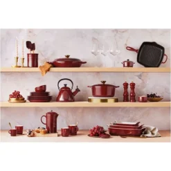 Cocotte en Fonte Ronde 28 cm Garnet Bouton Doré Le Creuset Signature