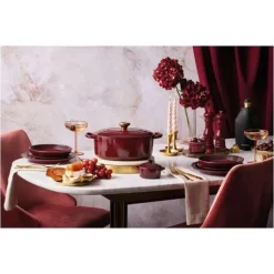 Cocotte en Fonte Ronde 20 cm Garnet Bouton Doré Le Creuset Signature