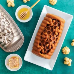 Moule à Cake Abeilles Toffee Nordic Ware