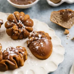 Moule à Gâteaux Gourmandises d'Automne (x16) Bronze Nordic Ware