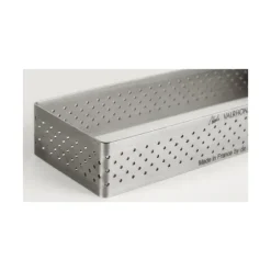 Rectangle perforé 25 x 8 cm de L'école Valrhona par De Buyer