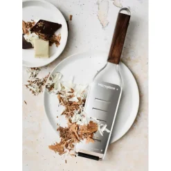 Râpe Coupe Large Master Manche en Bois Microplane